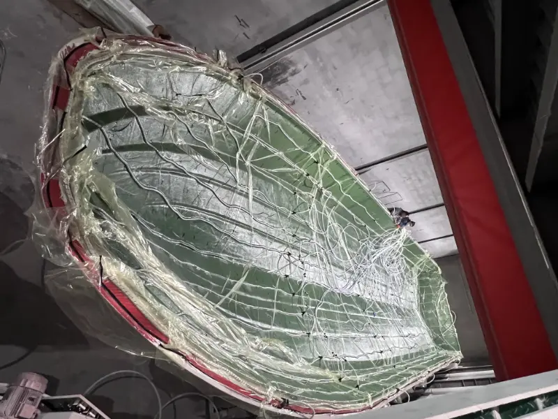 21,8 m yo'lovchi kemasi korpusi uchun Lawada® vakuumli infuzion jarayoni - kuch, samaradorlik va uzoq umr ko'rishni oshiradi